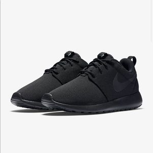 Nike roshe 1 all black